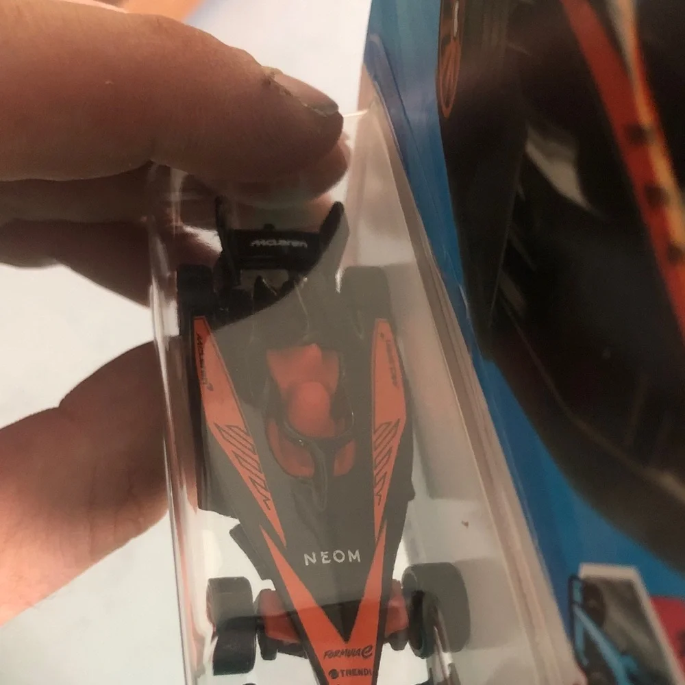 Mattel Hot Wheels NEOM McLaren Formula E Gen3 - Black and Orange